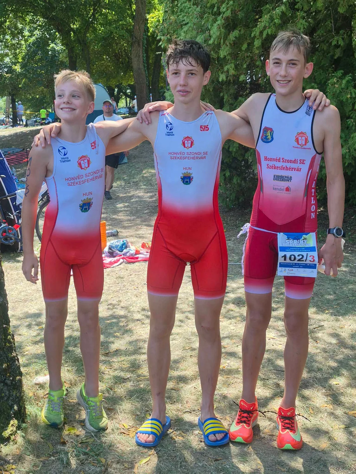 Három utánpótláskorú sportoló a Honvéd Szondi György Sportegyesület színeiben