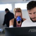 Szakember segít sportolónak kiválasztani a megfelelő teljesítménydiagnosztikai vizsgálatot